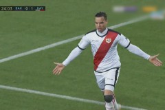 拉明·亚马尔赛后奇遇：球赛胜利后护照失踪风波